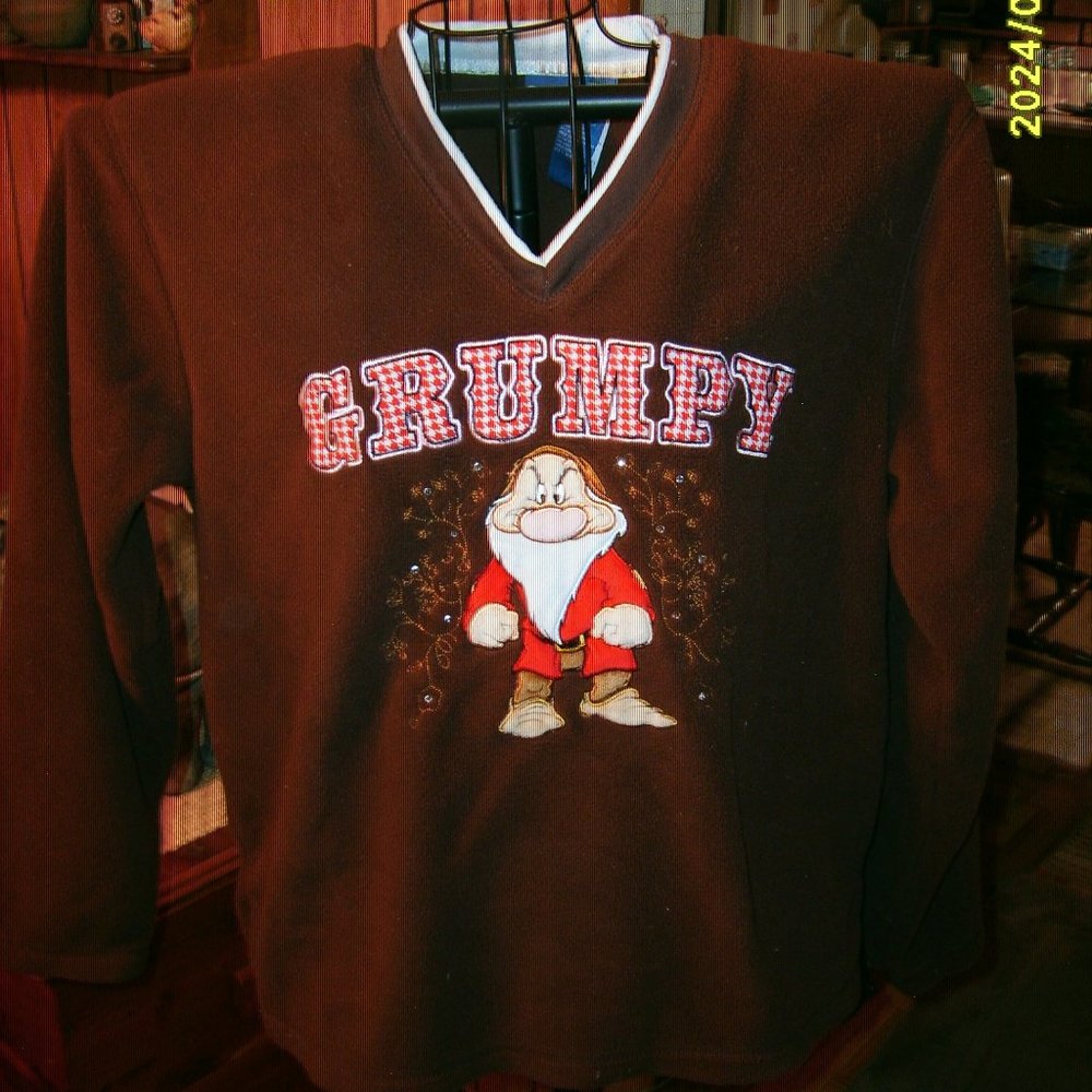 Women's Disney Grumpy Fleece Long Sleeve V-Neck Top, size XL